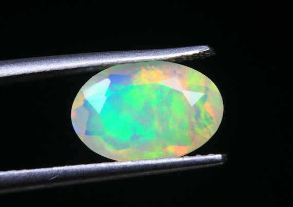 AAA Ethiopian Opal Gemstone: 1.15 CT Oval Welo Fire Opal (10x6.70x4 MM)