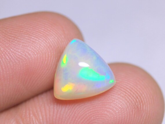 Ethiopian Welo Opal Cabochon: 4 CT Trillion Shape Gemstone