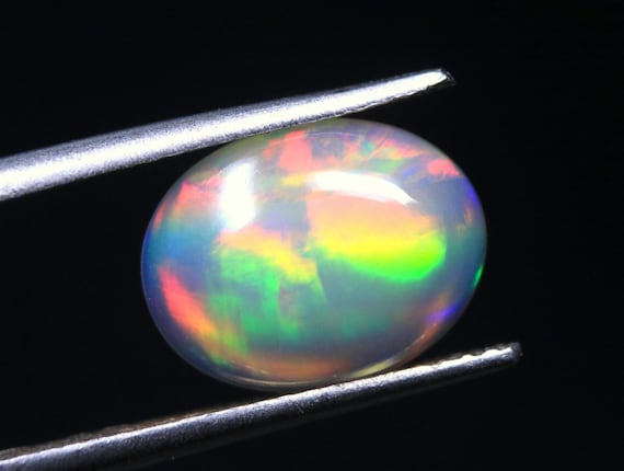 Ethiopian Welo Opal Cabochon: 2.05 CT Oval Shape Gemstone