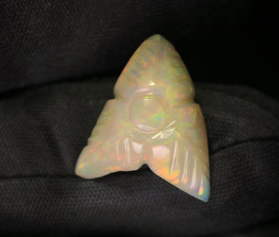 Carved Ethiopian Opal Gemstone: 7.70 CT Fire Opal Flower Carving