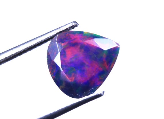 Ethiopian Welo Opal Gemstone: 1.70 CT Heart Cut Black Opal, AAA Grade