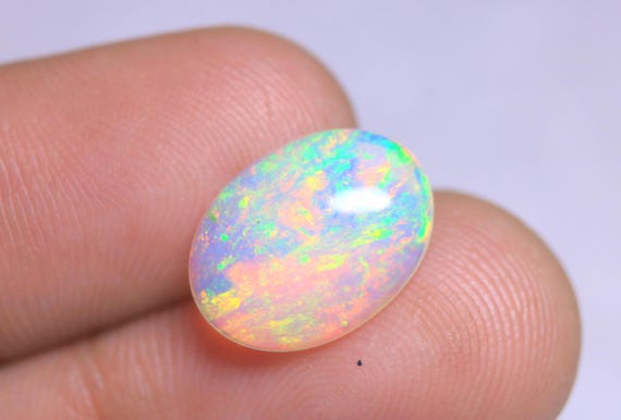 AAA Welo Opal Cabochon: 2.70 CT Oval Ethiopian Fire Opal