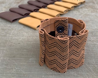 Wide Leather Cuff - Minoan Brown Pleated Bracelet - Δερμάτινο Βραχιόλι Μαίανδρος με Πτυχές