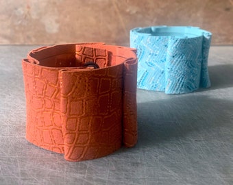 Wide Pleated Leather Cuff - Cadmium Meander Bracelet - Δερμάτινο Βραχιόλι Μαίανδρος με Πτυχές