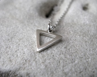 Colgante triangular de plata Petit con el símbolo del agua - Alquimia - Cáncer, Escorpio y Piscis