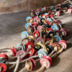 Långt Halsband - Spolknapp Färgglad Textil