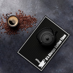 Bordsunderlägg i säckväv designat för din kaffebryggare i kaffebaren.