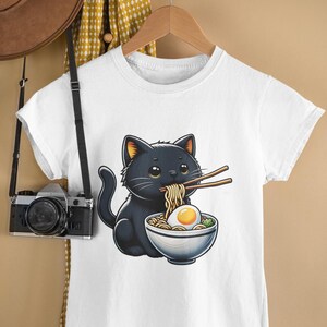 Maglietta Noodle Cat: Maglietta Ramen Cat Unisex per gli amanti del cibo, Maglietta retrò con gatto nero, Maglietta carina per gli amanti dei gatti, Regalo perfetto,