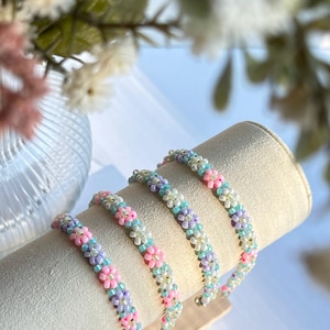 Japanese Seed Beaded Bracelet: Flower Design