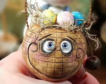 Adorable Grimmy Easter basket ornament!