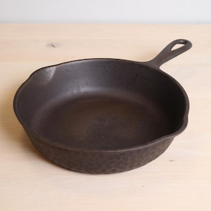 HTF Wagner Ware Hammered Pattern #5 Cast Iron Skillet (8&quot;), Made in Sidney, Ohio, 1930&#39;s