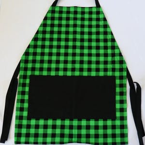 Apron Green Checkered Pattern with Black Pockets Kitchen/Garden Apron