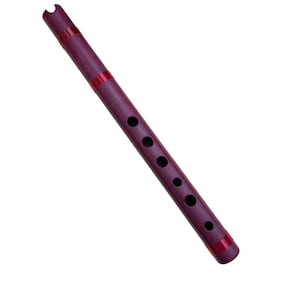 Puede incluir: Flauta de color burdeos con siete agujeros para los dedos y bandas rojas. El instrumento musical de viento de madera está sobre un fondo blanco. La flauta es un instrumento musical tradicional, de unos 30 cm de largo.
