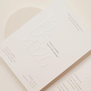 Faire-part de mariage minimaliste blanc et doré | Modèle numérique élégant en relief | Téléchargement numérique instantané | Faire-part de mariage moderne