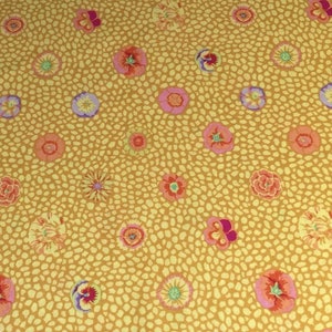 Guinea Flower Gold - Kaffe Fassett Fabric Classics, Free Spirit Fabrics, 100% Cotton quilting fabric, GP59.Goldx