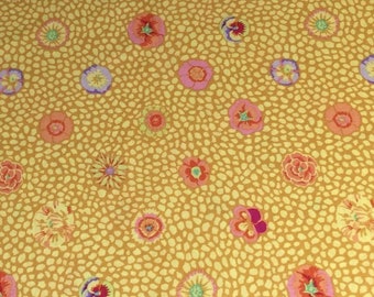 Guinea Flower Gold - Kaffe Fassett Fabric Classics, Free Spirit Fabrics, 100% Cotton quilting fabric, GP59.Goldx