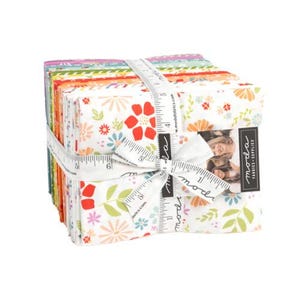 Moda の Sherri & Chelsi による Laguna Sunrise、Moda Fabrics の 36 ファット クォーター バンドル、37680AB