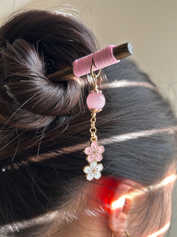 桜かんざしヘアスティック：手作りの日本製オーク材ヘアピン - Etsy 日本