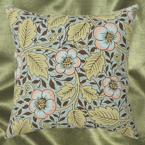 Retro Aesthetic Floral Throw Pillow, Vintage 70s Style Cushion, Groovy Boho Home Decor, Mid Century Modern Botanical Accent, Daisy and Leaf