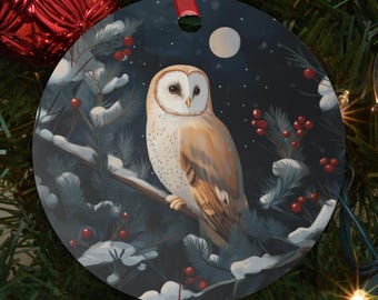 Adorno navideño de metal con forma de lechuza invernal, ideal para amantes de la naturaleza y para regalar en Navidad.