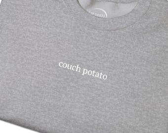 Couch Potato Bestickter Rundhalsausschnitt | Lustiges gemütliches Sweatshirt | Geschenk für Sie | Lounge Wear für faule Tage