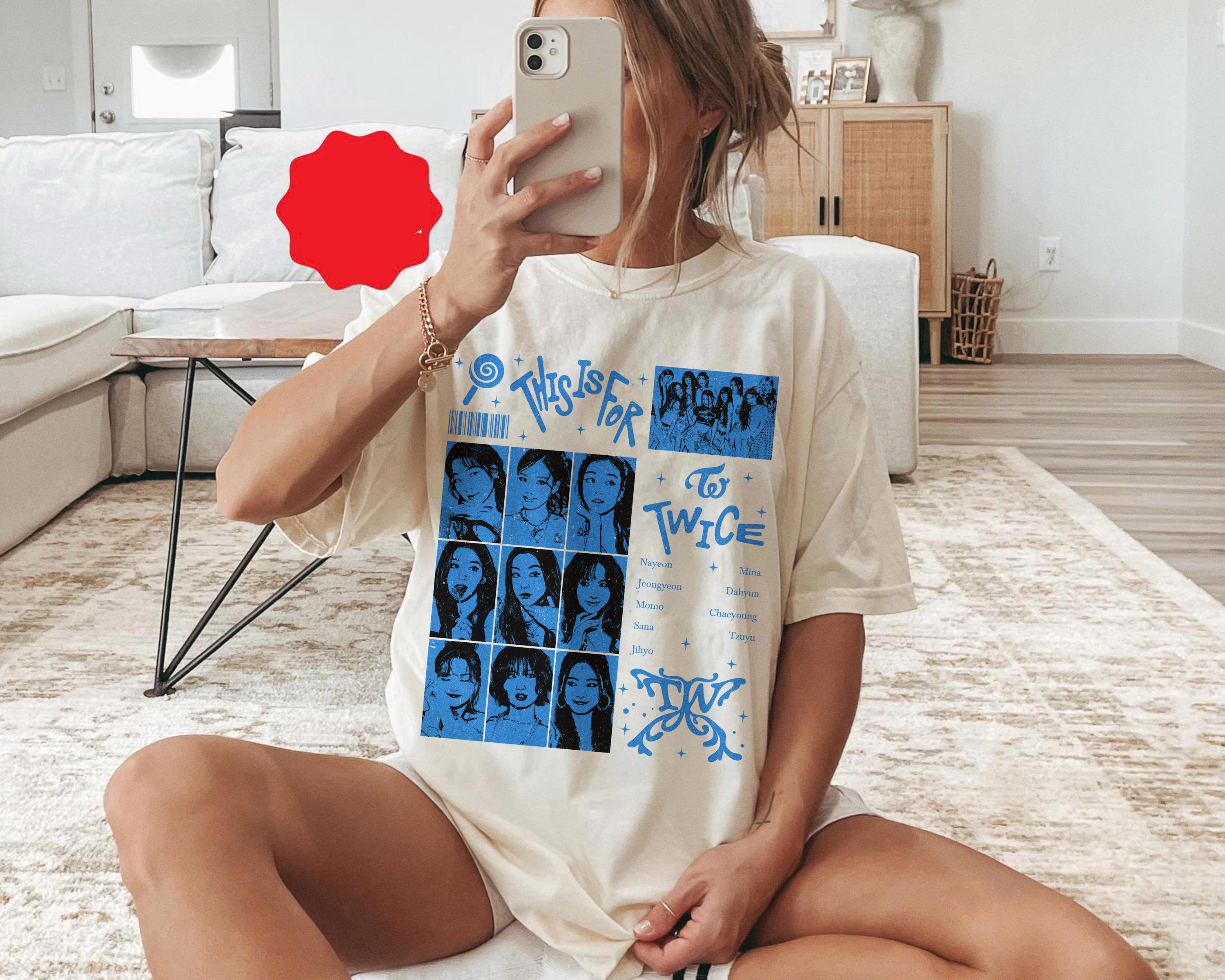 レトロ TWICE バンドシャツ：This Is For World Tour K-Pop Tシャツ
