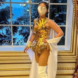 Goudkleurige metallic bodysuit: futuristisch gespiegeld kostuum voor verjaardagsfeestjes, catwalkshows en andere vieringen. Haar cadeau voor haar