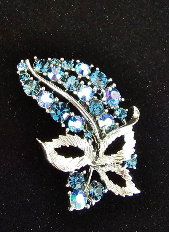 Vintage Lisner Silver Tone Aurora Borealis Brooch - image 1