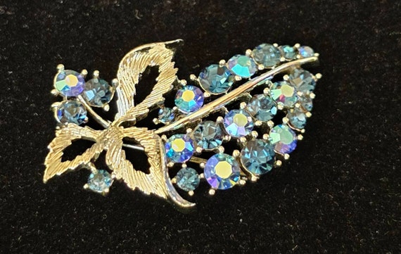 Vintage Lisner Silver Tone Aurora Borealis Brooch - image 8