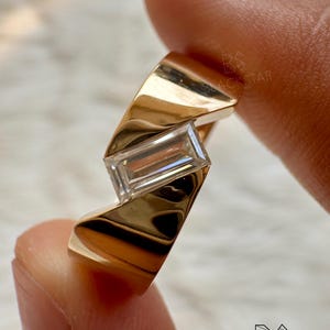 Men’s Statement Ring 7×3.50 MM Baguette Cut Lab-Grown Diamond | 14K Gold Solitaire Engagement & Wedding Band, Wedding Ring, Anniversary Gift Bild 6