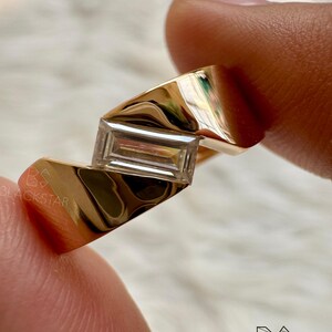 Men’s Statement Ring 7×3.50 MM Baguette Cut Lab-Grown Diamond | 14K Gold Solitaire Engagement & Wedding Band, Wedding Ring, Anniversary Gift Bild 5