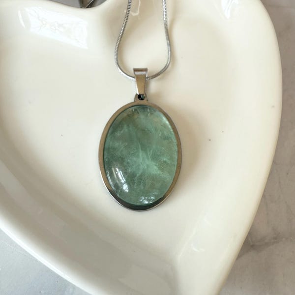Collier pendentif ovale en argent avec pierre gemme de fluorite verte véritable