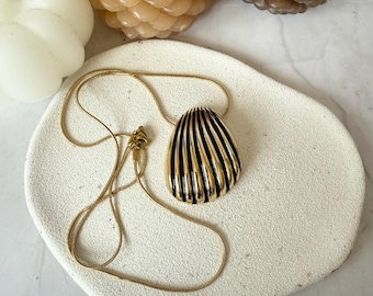 Gold Shell Pendant Necklace