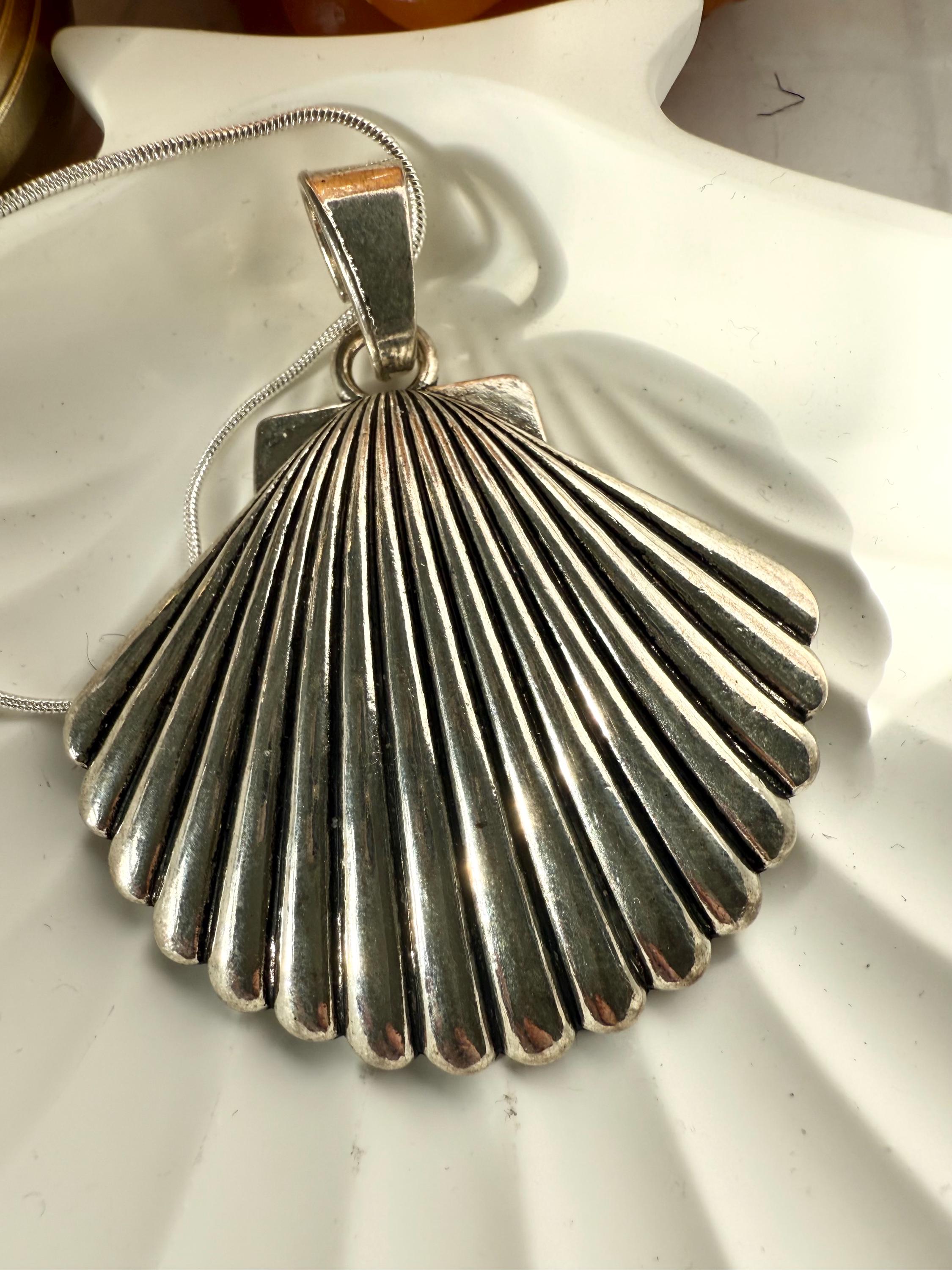 ネックレス・ペンダント Shell Necklace (Silver) Sterling Silver Shell Necklace, Clam Shell Pendant, Nature