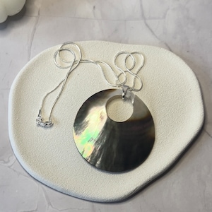 Mother of Pearl Round Shell Pendant Silver Necklace
