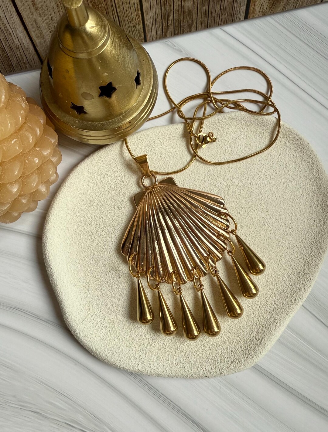 Large Gold Shell Gold Large Shell Pendant Necklace With Gold Steel Drops - Etsy