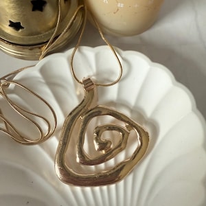Gold Irregular Swirl Spiral Pendant Necklace