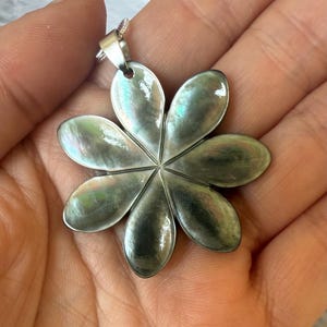 Natural Mother of Pearl Shell Flower Pendant Silver Necklace