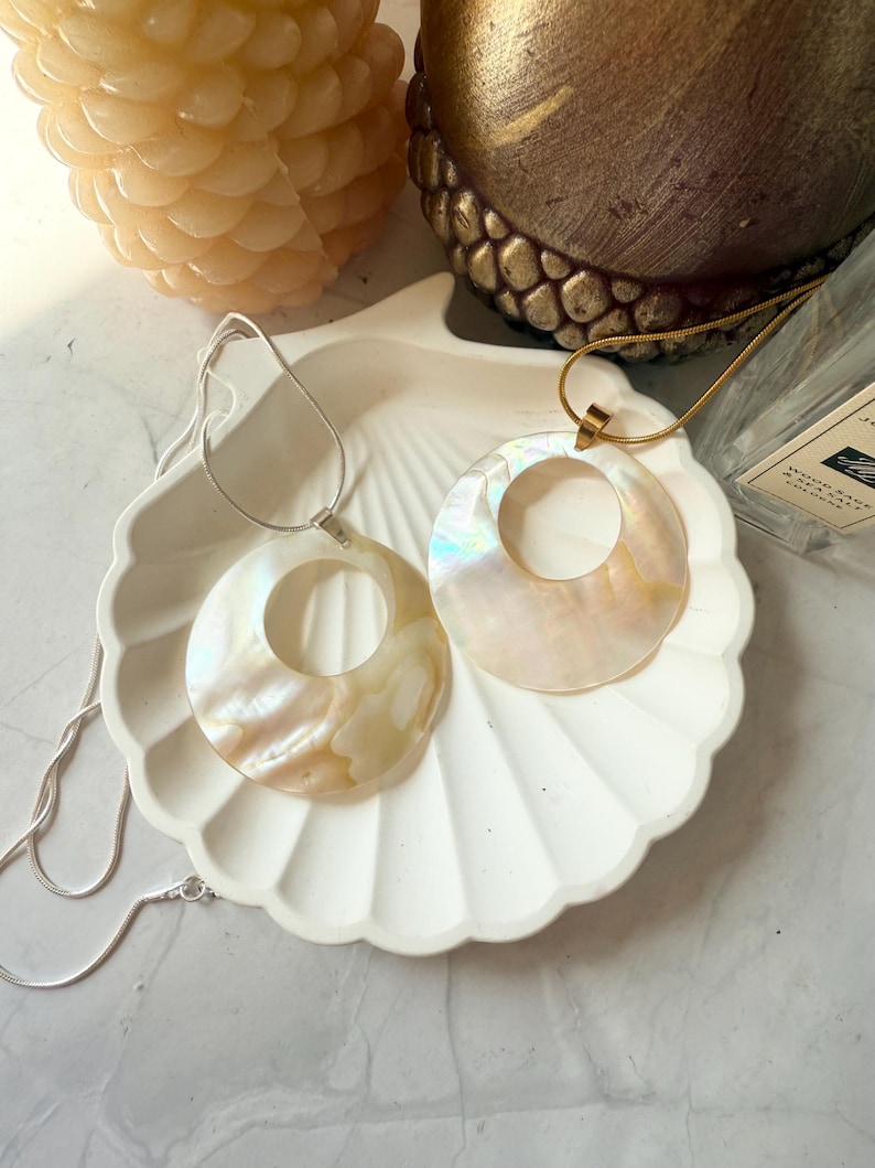 Shell Decorated Chain Mother of Pearl White Round Shell Pendant Silver or Gold Necklace - Etsy
