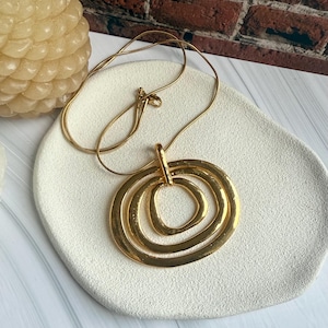Gold Circles Pendant Necklace