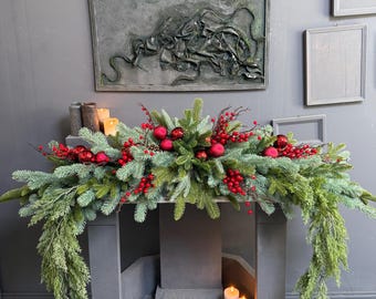 guirlande de Noël avec ornements bordeaux | Décoration de vacances de luxe à feuilles persistantes