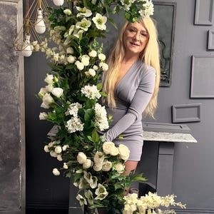 Artificial Elegant greenery garland with white flower Long fake flowers decor for montel Wedding garland with fake plants