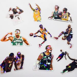 ICONIC NBA MOMENTS - 9 枚パック - プレミアム ホログラフィック透明/白ステッカー - 簡単に貼り付け可能 - ノートパソコン、車、窓などに。