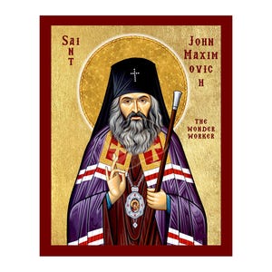 Può includere: Un'icona di San Giovanni Maximovich, incorniciata da un bordo rosso scuro. L'immagine presenta un uomo con una lunga barba bianca, che indossa un cappello nero con una croce e una veste viola e bianca. Il testo include "Saint", "John Maximovich" e "The Wonder Worker".