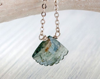 Dainty moss aquamarine necklace, aquamarine jewelry, March birthstone necklace, unique ruffled cut aquamarine pendant necklace, gift for her