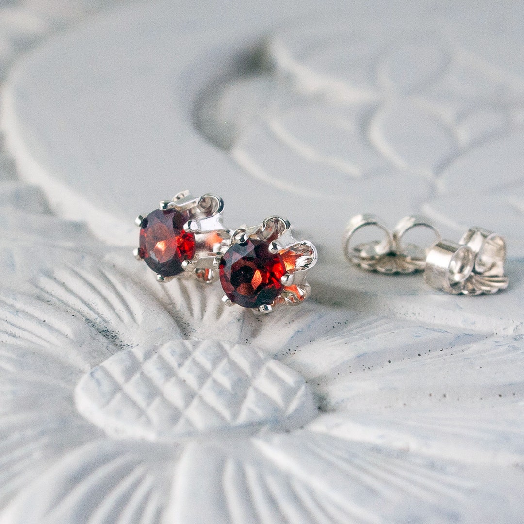 Meadowlark Posie Studs SS - African Garnet main image 1