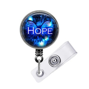Porte-badge rétractable bleu Astral Space Butterfly - Tour de cou personnalisé avec nom, monogramme et profession (A120)