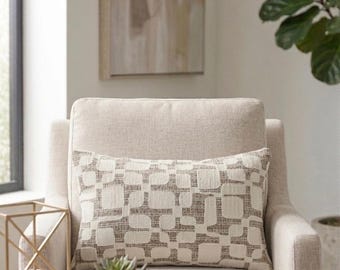 Neutral texturerad kudde, beige vävd kudde, bohemisk lantlig inredning, minimalistisk skandinavisk heminredning