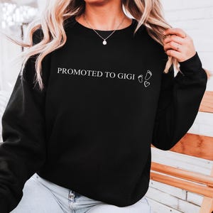 Promoted to Grandma Sweatshirt, gramma sweatshirt, Grandma Established 2025, grandma reveal gift,  Pregnancy Announcement, baby reveal idea