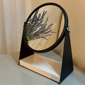 Runder Schminkspiegel aus schwarzem Metall und weißem Holz - Dekorativer Kosmetikspiegel, moderner Tischkosmetikspiegel, stilvolles Make-up-Accessoire
